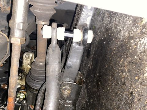 2000 Pontiac Grand Prix suspension, sway bar end link with white bushings.