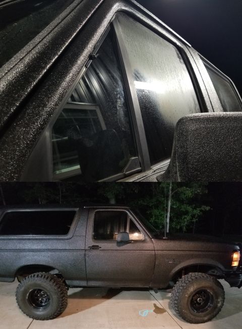 1996 Ford Bronco - A few minutes of idling caused the windows to fog up because it's so humid tonight, and the A/C is blowing snow. It also quickly made a pud…