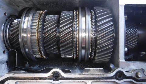 1992 Ford Bronco - Cleaned and cracked open the case, gears look good.