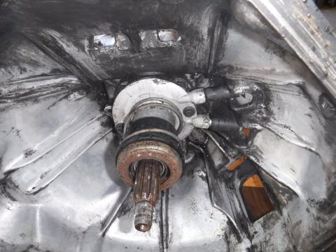 1992 Ford Bronco - Bellhousing mostly cleaned (donor engine leaked A LOT of oil), slave cylinder looks good to my untrained eye.