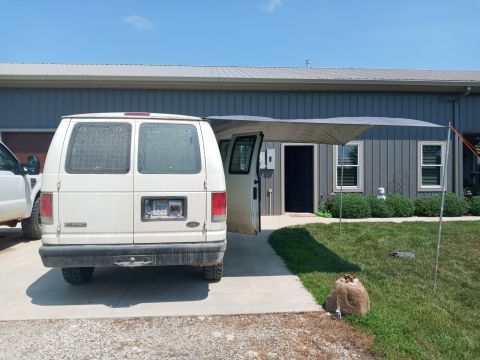 1999 Ford E250 photo