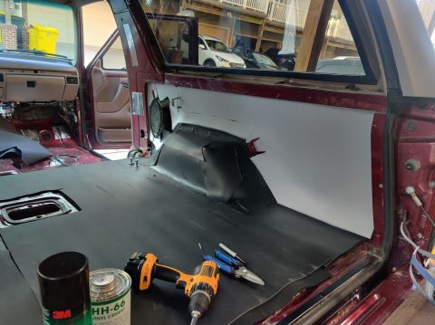 1996 Ford Bronco - 20200816 - Passenger side is complete. Time for new flooring and putting the trim back on.