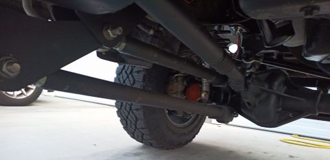 2001 Ford Excursion - Close-up of the truck's undercarriage shows the steering system and differential.