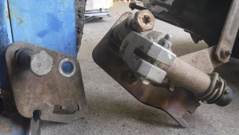 1992 Ford Bronco - Transfer case shift linkage plates have different bolt patterns...will need to modify or replace. Electronic on the left, manual on the rig…