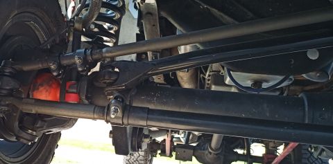 2001 Ford Excursion - A close-up view of a vehicle's undercarriage reveals complex mechanical components and a website logo.