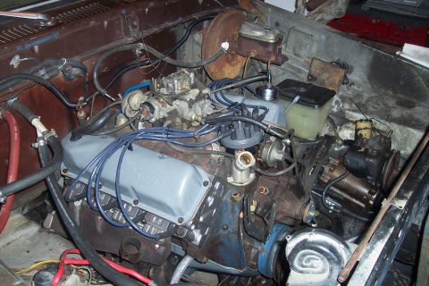 1978 Ford Bronco - The engine bay of a 1978 Ford Bronco, a V8 engine with Ford-branded valve covers.