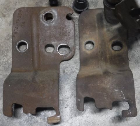 1992 Ford Bronco - M5OD vs E4OD manual t-case shift linkages. The M5OD plate adds the extra width up top for the third bolt hole (needed to line up with the t…