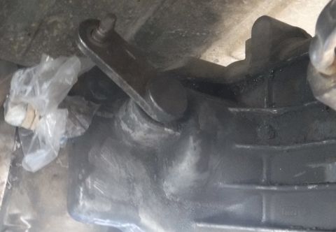 1992 Ford Bronco - One-piece shift lever on the BW1356 transfer case.