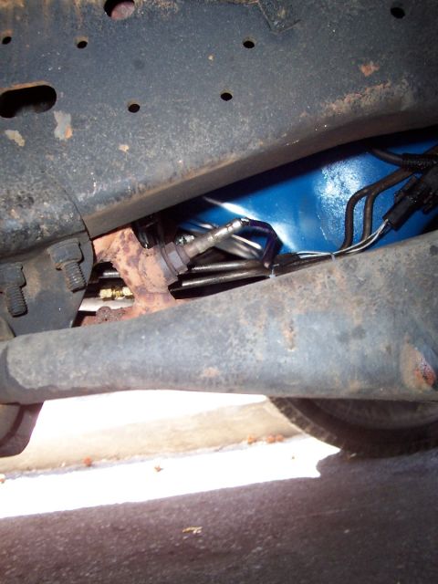 1987 Ford Bronco - Check out O sensor holding on tight!