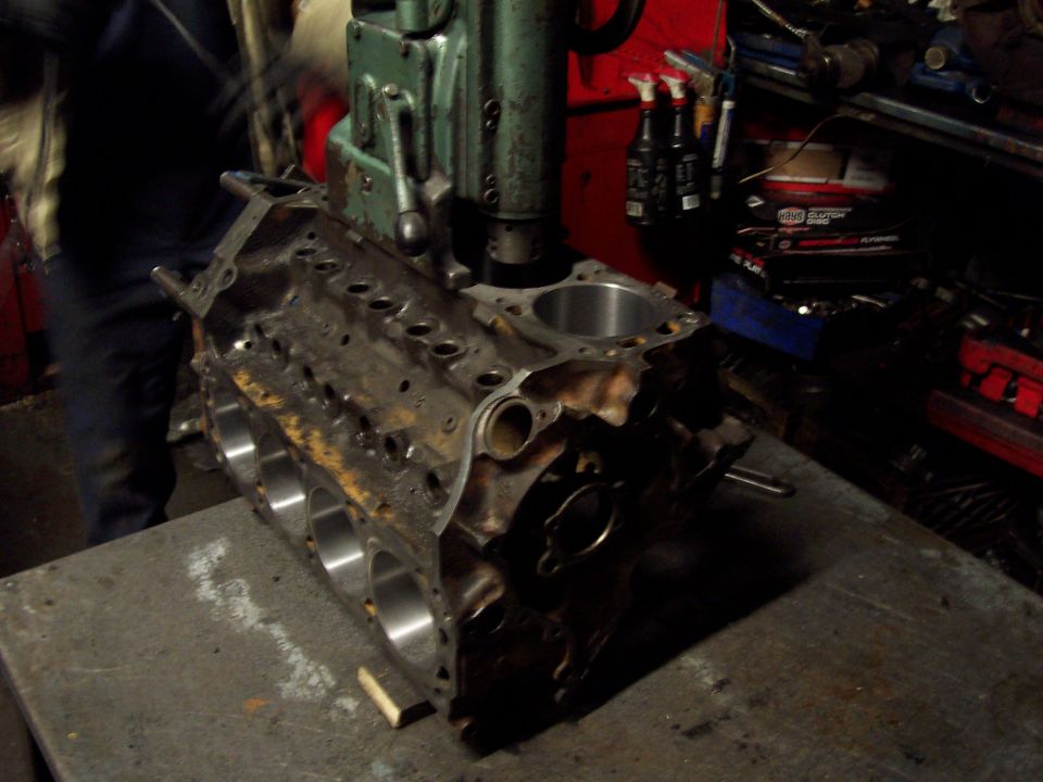 Cylinder wall machining going on!