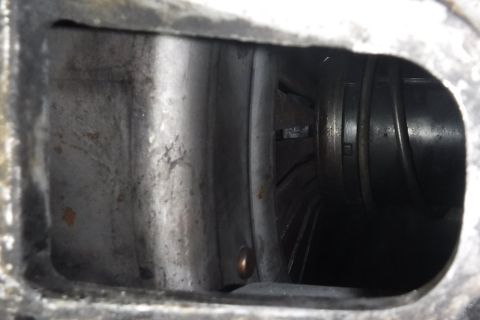 1992 Ford Bronco - Still can't get clutch to disengage... Best pic I could get of the throwout bearing and pressure plate in their relaxed state. Bearing trav…