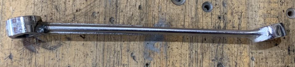 Right rear lower head bolt torque tool