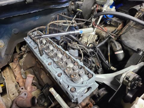 1995 Ford F-150 - After oiling the bolt threads & heads, I ran them in with my small electric impact, in-sequence. Then I torqued them in steps, and double-c…