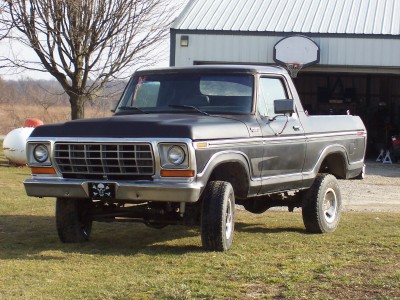 1978 Ford Bronco - This 1978 Ford Bronco features a skull license plate and a lifted suspension.