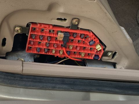 2002 Ford Ranger - Add-a-Fuse in radio fuse socket 20
