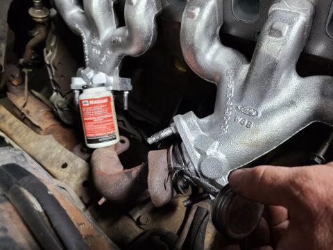 1995 Ford F-150 - The exhaust manifolds were also sandblasted, painted (with ultra-high-temperature paint), & planed. All the exhaust & EGR fasteners & flang…