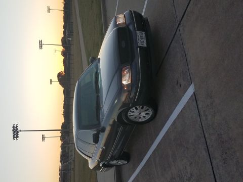 2004 Ford Crown Victoria photo