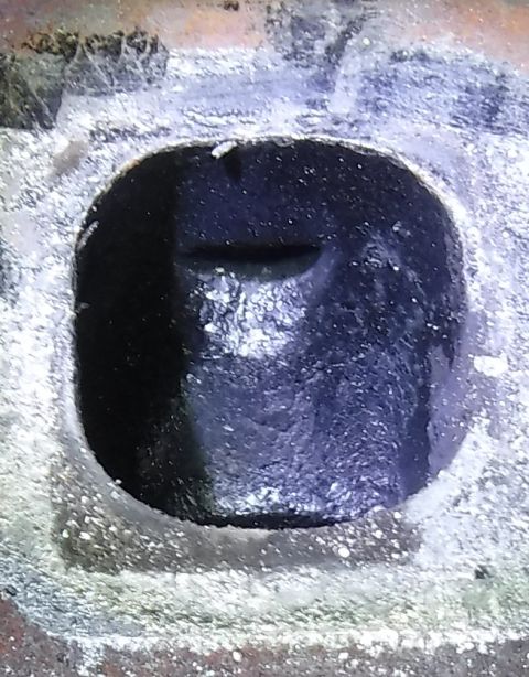1992 Ford Bronco - The infamous exhaust port thermactor bump.