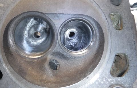 1992 Ford Bronco - Intake/exhaust bowls ported. The valve throat has been opened up as far as I dared go on the exhaust side, reaching 85% of valve diameter.