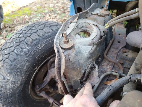 1995 Ford F-150 - The painted parts of the frame are BADLY rusted - the galvanized & undercoated parts are in better condition.