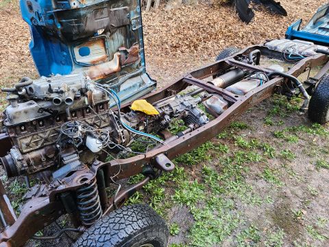 1995 Ford F-150 - After throwing the bed off, I pressure-washed the whole thing again - especially the tanks & fuel line fittings.