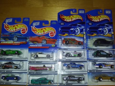 1989 Ford F-350 - Multiple Hot Wheels toy cars are displayed in their original packaging on a wooden surface.