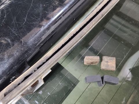 1996 Ford Bronco - The internal glass runs (E1TZ98422A20A) are degraded, so they were flipped. The broken [url=https://shop.broncograveyard.com/1980-1996-Ford…