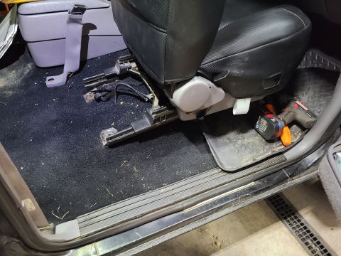 1996 Ford Bronco - The missing link wire was replaced in the passenger seat slide.