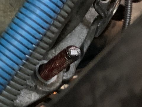 1996 Ford Bronco - Close-up view of an engine bolt and a blue wiring loom, with text from Supermotors.net visible.
