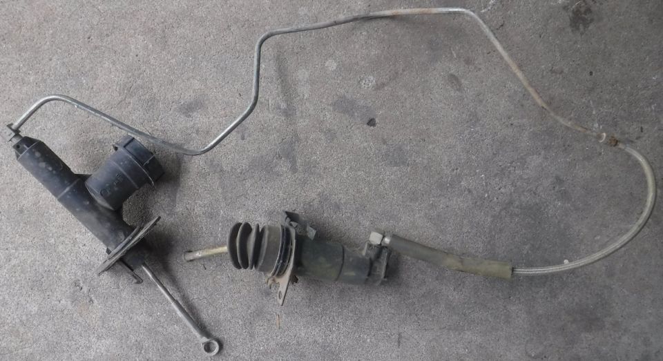 Weird master-slave cylinder found on a 1993 F150 (M5OD-R2).
