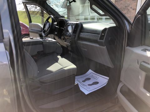 2021 Ford F-250 - The interior of a pickup truck is shown, a large infotainment screen and "SUPER DUTY" badging on the dashboard.