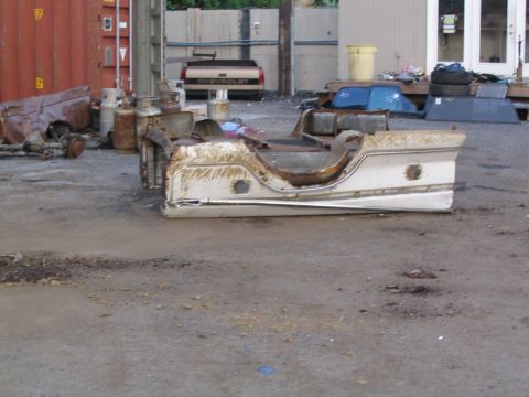 1979 Ford F-250 - the bed was beat. so i killed it.