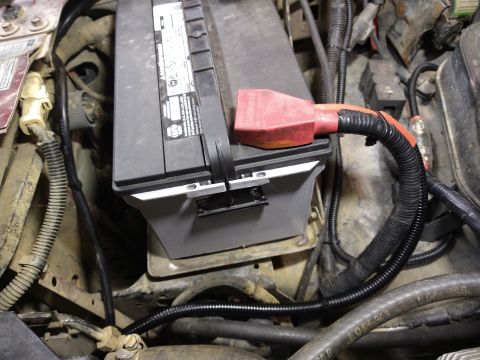 1996 Ford Bronco - Close-up of a vehicle's battery and associated wiring, with a Supermotors.net watermark.