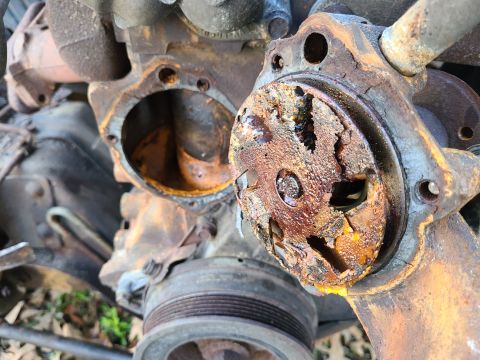 1995 Ford F-150 - This is among the many results of NOT following the coolant maintenance schedule. [url=https://www.supermotors.net/registry/media/1163713_1…