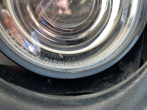2015 Ford F-550 - The etched markings on this headlight lens do not confirm it belongs to a 2015 Ford F-550.