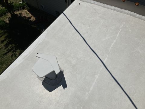 2015 Ford F-550 - RV roof vent cover is visible on the white roof surface.
