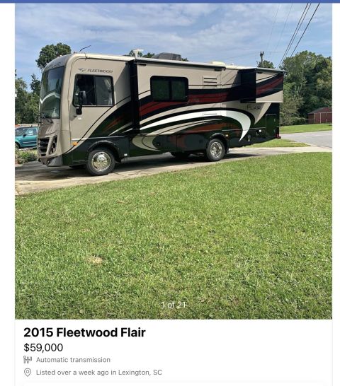 2015 Ford F-550 - This Fleetwood RV is listed as a 2015 model, but it is not a Ford F-550 truck.
