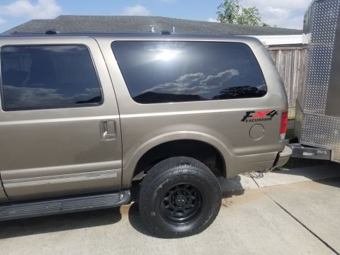 2004 Ford Excursion photo