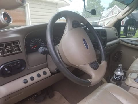2004 Ford Excursion photo
