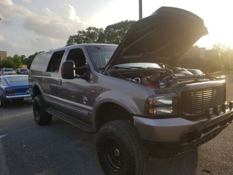 2004 Ford Excursion photo