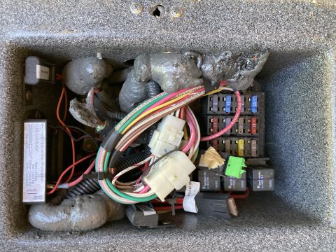 2015 Ford F-550 - Close-up of a vehicle's electrical system, showing a fuse box and various wires.