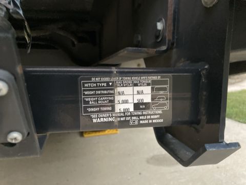 2015 Ford F-550 - Label details weight carrying capacity and towing instructions for a trailer hitch.