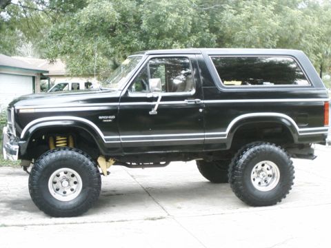 1984 Ford Bronco - NEw pics, all cleaned up