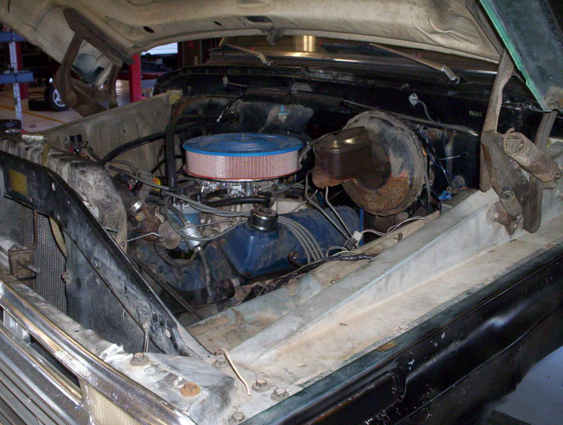 engine bay with blue air filter and V8 engine