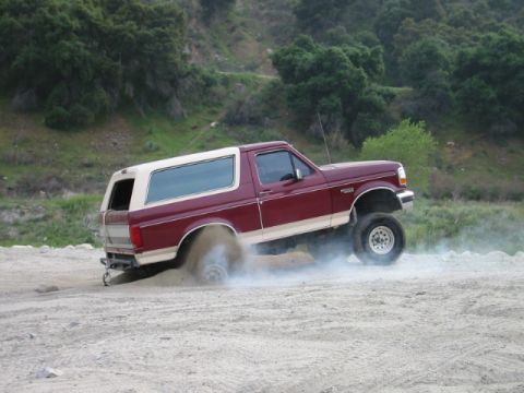 1985 Ford Bronco - This Ford Bronco appears to be from the early to mid-1990s, not 1985.