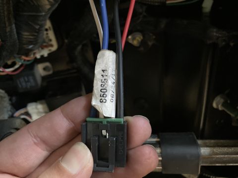 2015 Ford F-550 - A hand holds a black Delphi electrical connector with blue, white, and red wires. A white label on the wires reads "8508611 08/24/17".