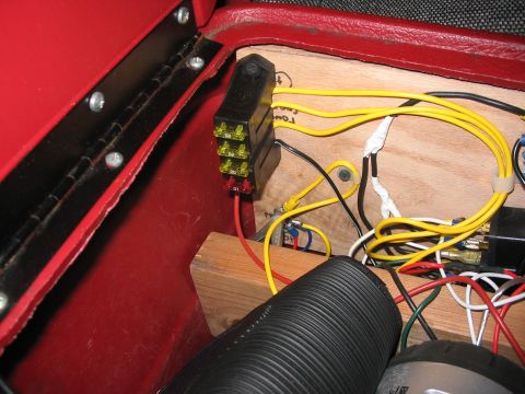 1989 Ford Bronco - better view of the fuse block
