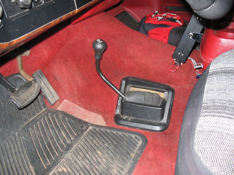 you can just see the toggle switches just beyond the seat cushion next to the CB.
truck looks stock!!