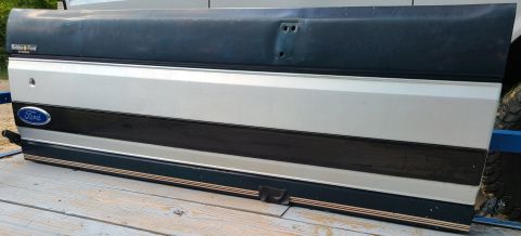 1983 Ford Bronco - '93 Green Tailgate has been stripped to an empty shell IF THE IMAGE IS TOO SMALL, click it. I've gutted & washed this t/g, so it's a shell…
