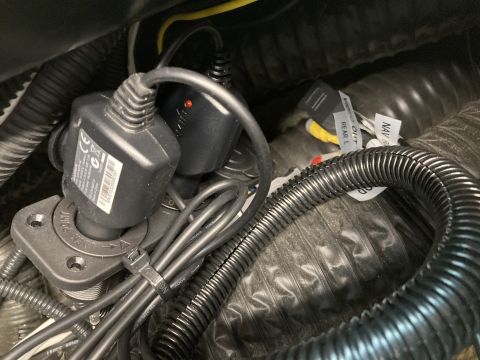 2015 Ford F-550 - Wiring and adapters for 12V outlets are visible, with labels indicating 'NAV', 'REAR L', and 'OUT'.
